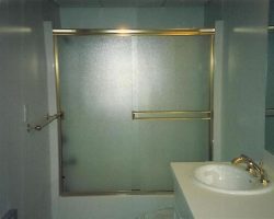This above picture is a Glassource semi-frameless Highlight tub slider. Gold Metal with obscure (pattern 62) glass. This above picture is a Glassource semi-frameless Highlight tub slider. Gold Metal with obscure (pattern 62) glass.